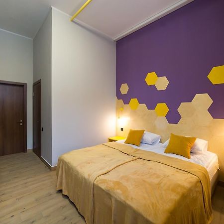 Hotel Bee Station Kyiv Exterior photo