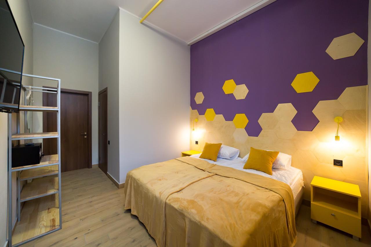 Hotel Bee Station Kyiv Exterior photo